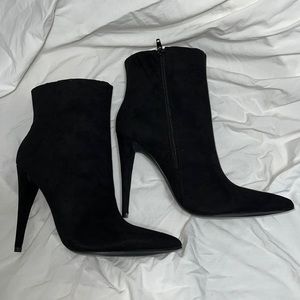 Brand new and never worn! Womens Shoedazzle stiletto boots